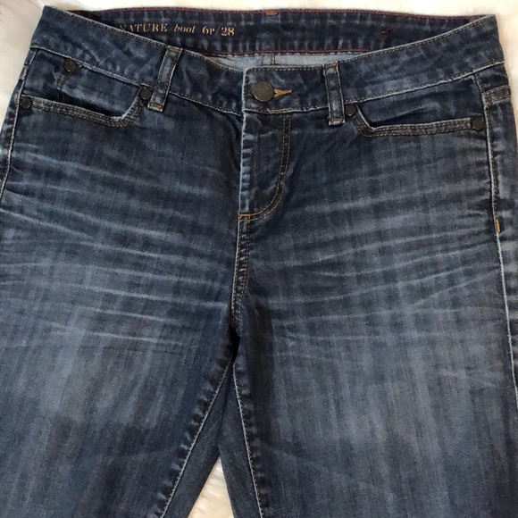 SIGNATURE DISTRESSED/DARK WASH 6P BOOT CUT JEANS - Picture 2 of 8